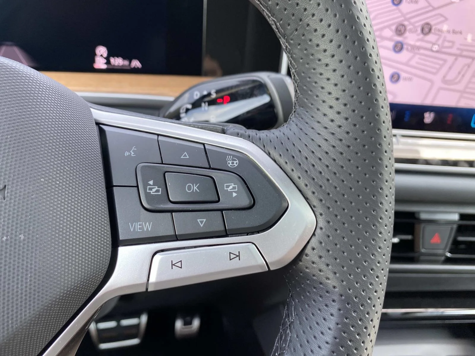 2026 Volkswagen Tiguan SEL R-LINE TURBO - Photo 11
