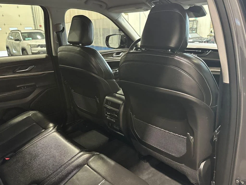 Used 2023 Gray Metallic Jeep Limited image 39