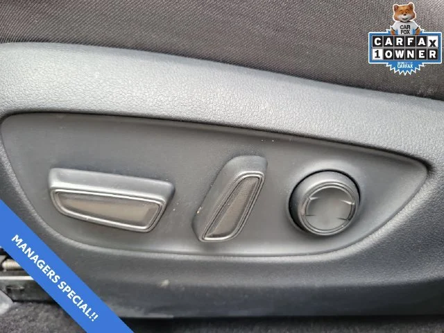 2025 Toyota RAV4 XLE - Photo 18