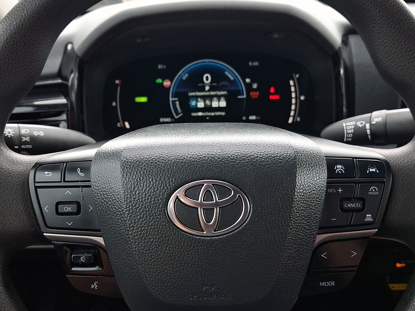 Used 2025 Ice Cap Toyota LE image 17