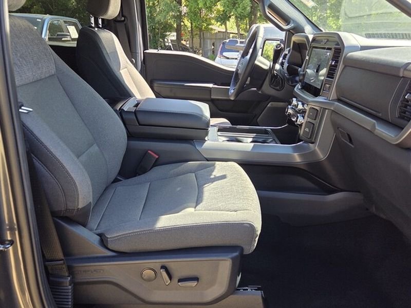 New 2026 Carbonized Gray Metallic Ford XLT image 15