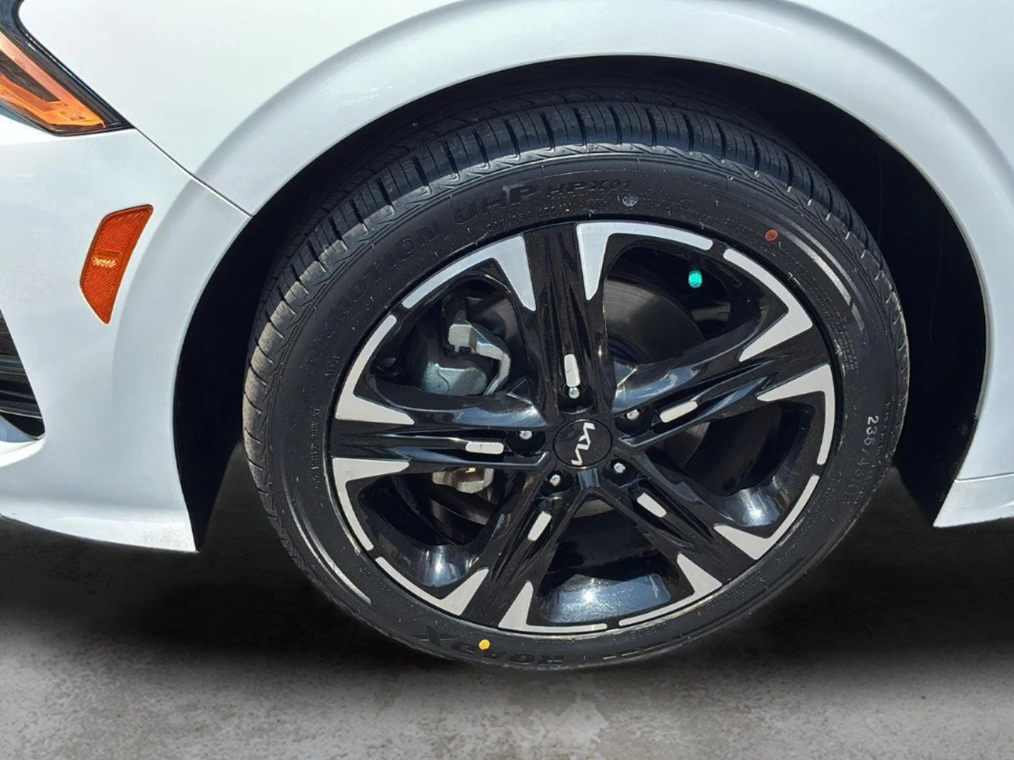 Used 2024 Glacial White Pearl Kia GT-Line image 7
