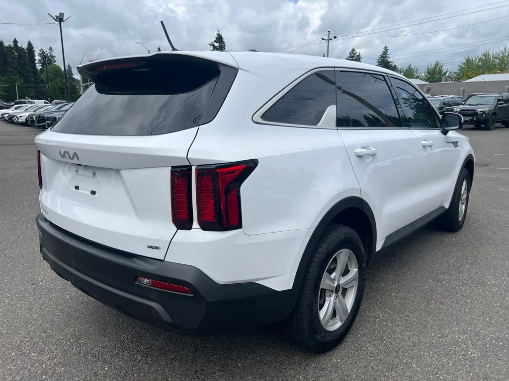 Used 2023 White Kia LX image 4