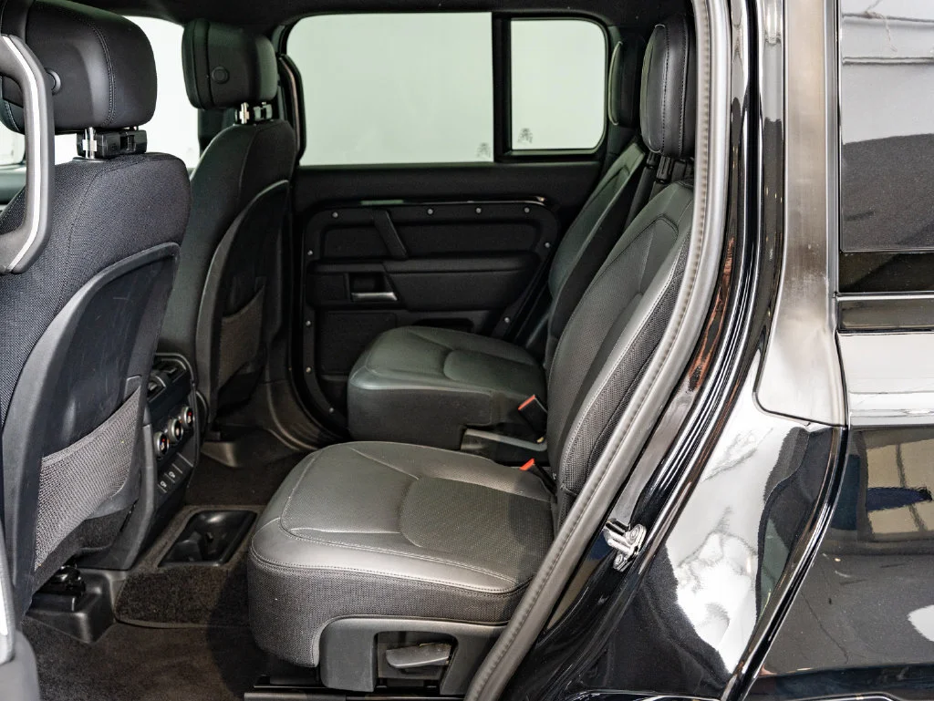 Used 2025 Black Land Rover V8 image 43