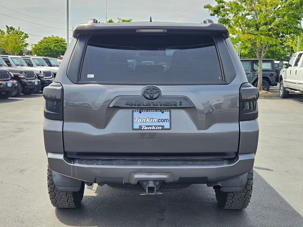 Used 2021 Midnight Black Metallic Toyota Venture image 5