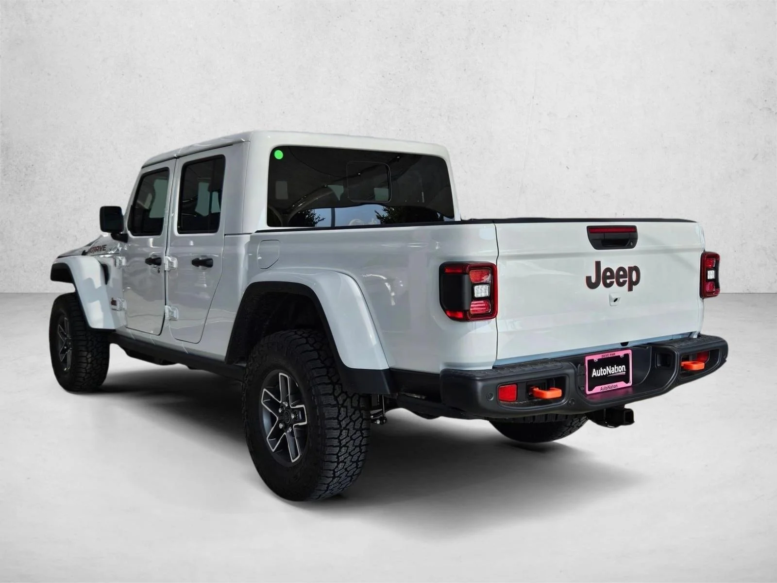 New 2026 Bright White Clear-Coat Exterior Paint Jeep Mojave X image 9