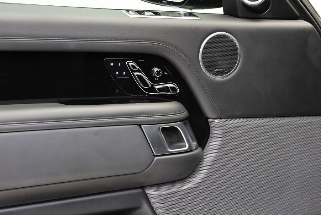 Used 2019  Land Rover 5.0L V8 Supercharged image 26