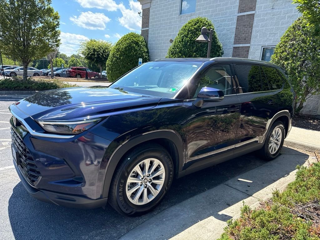 Used 2024 Gray Toyota XLE image 4