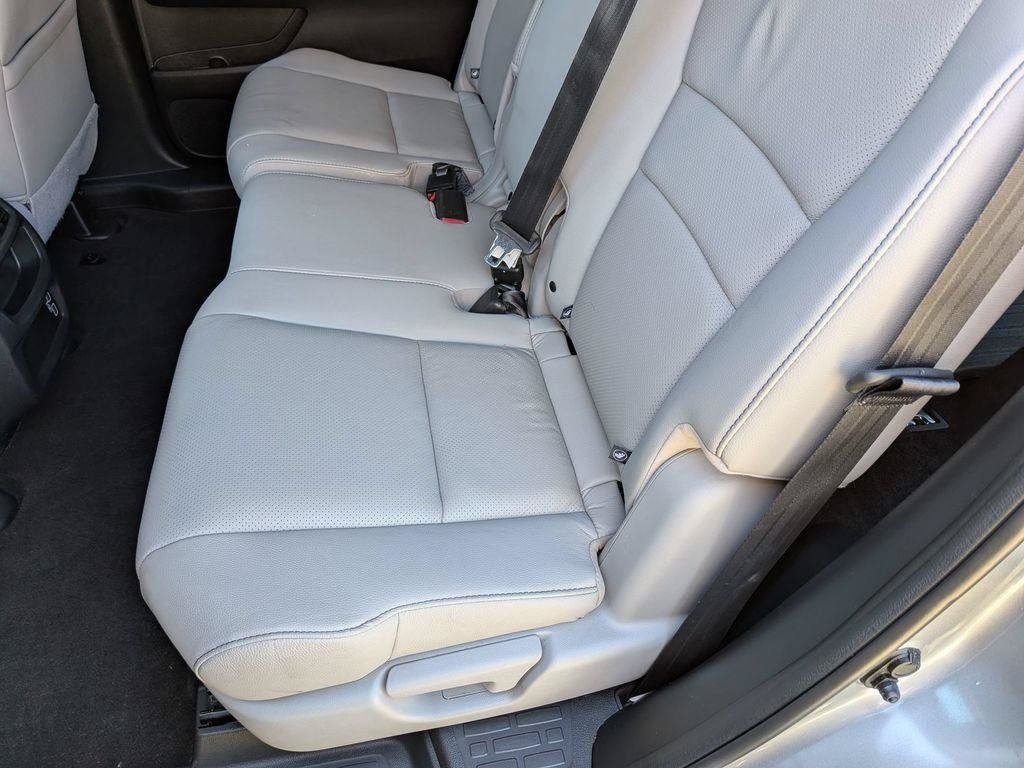 Used 2023  Honda EX-L image 25