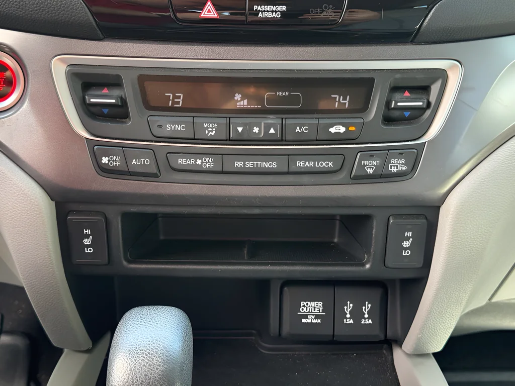 Used 2016 Lunar Silver Metallic Honda EX-L image 29