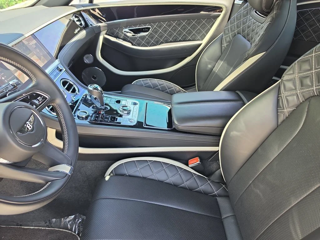 Used 2022 Glacier White Bentley Speed image 12