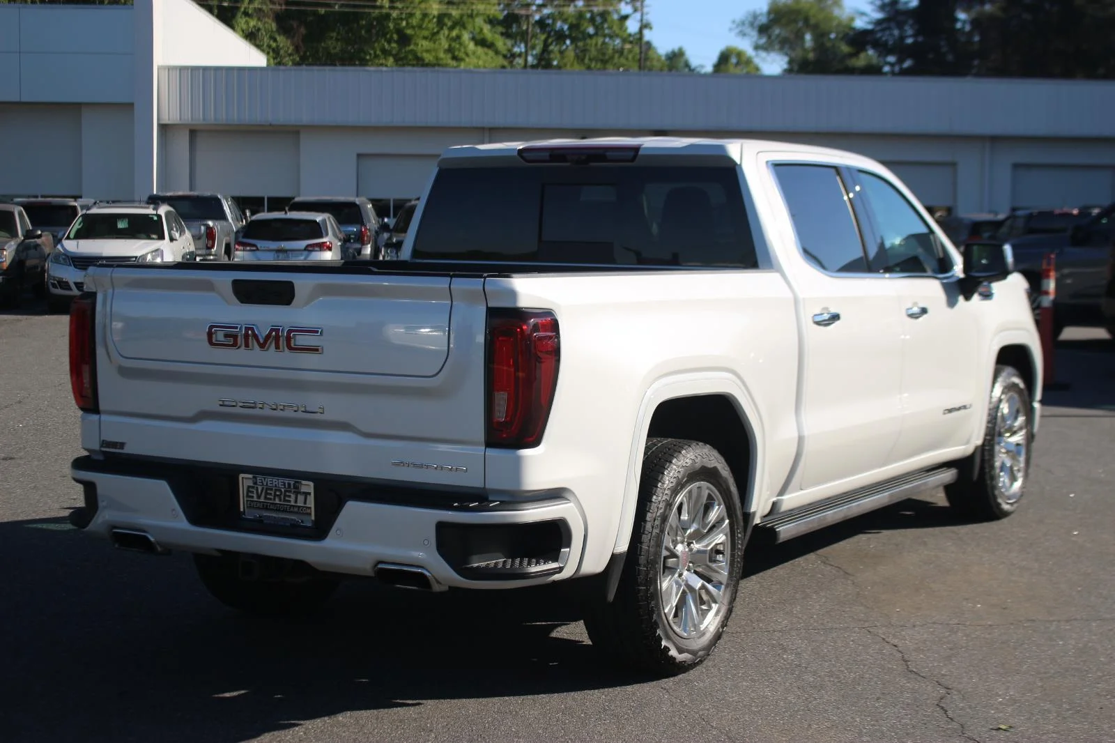 Used 2025 White Frost Tricoat GMC Denali image 7