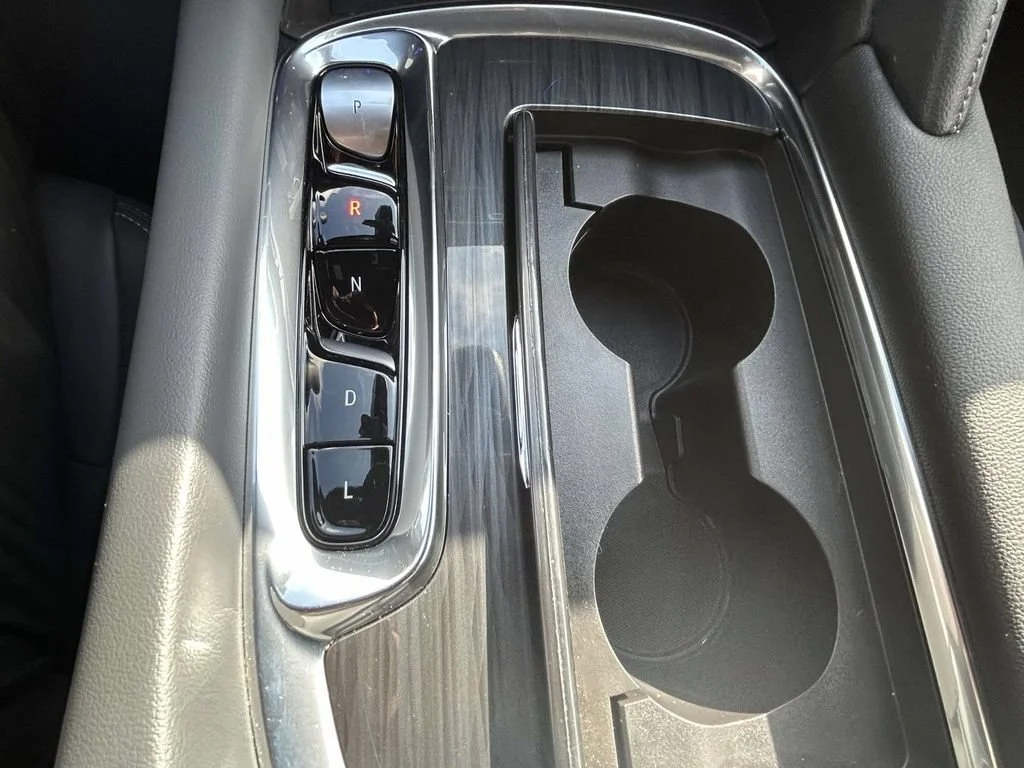 Used 2023 White Frost Tricoat Buick Premium image 25