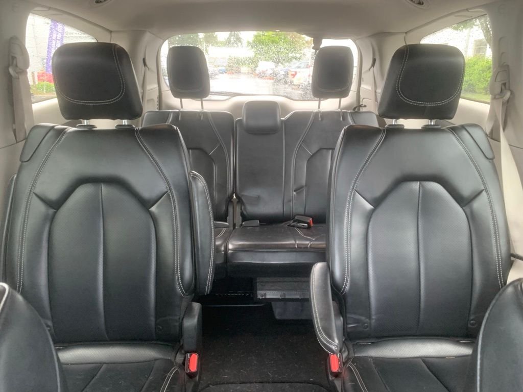 Used 2023 Ceramic Gray Clearcoat Chrysler Touring L image 22