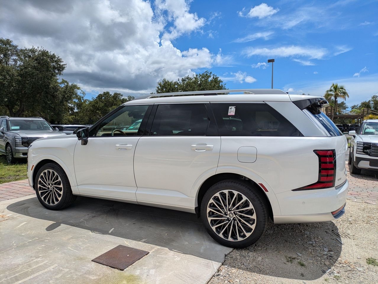 New 2027 Creamy White Pearl Hyundai Calligraphy image 6