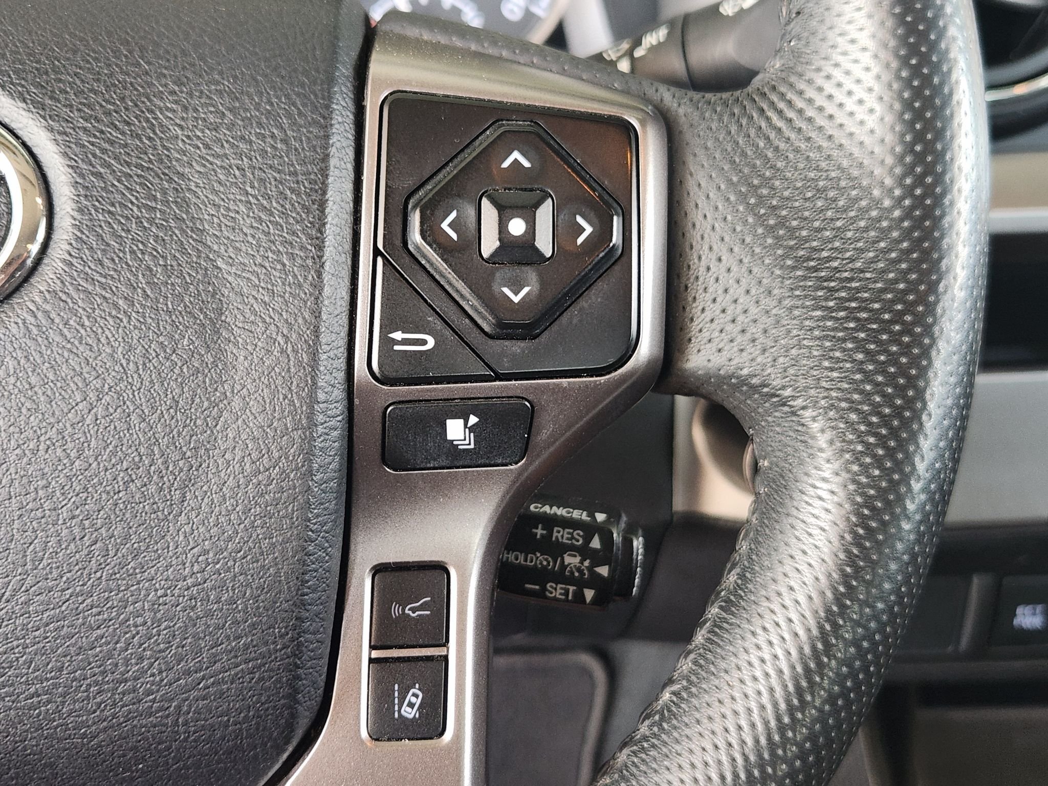 Used 2023 Ice Cap Toyota SR5 image 28