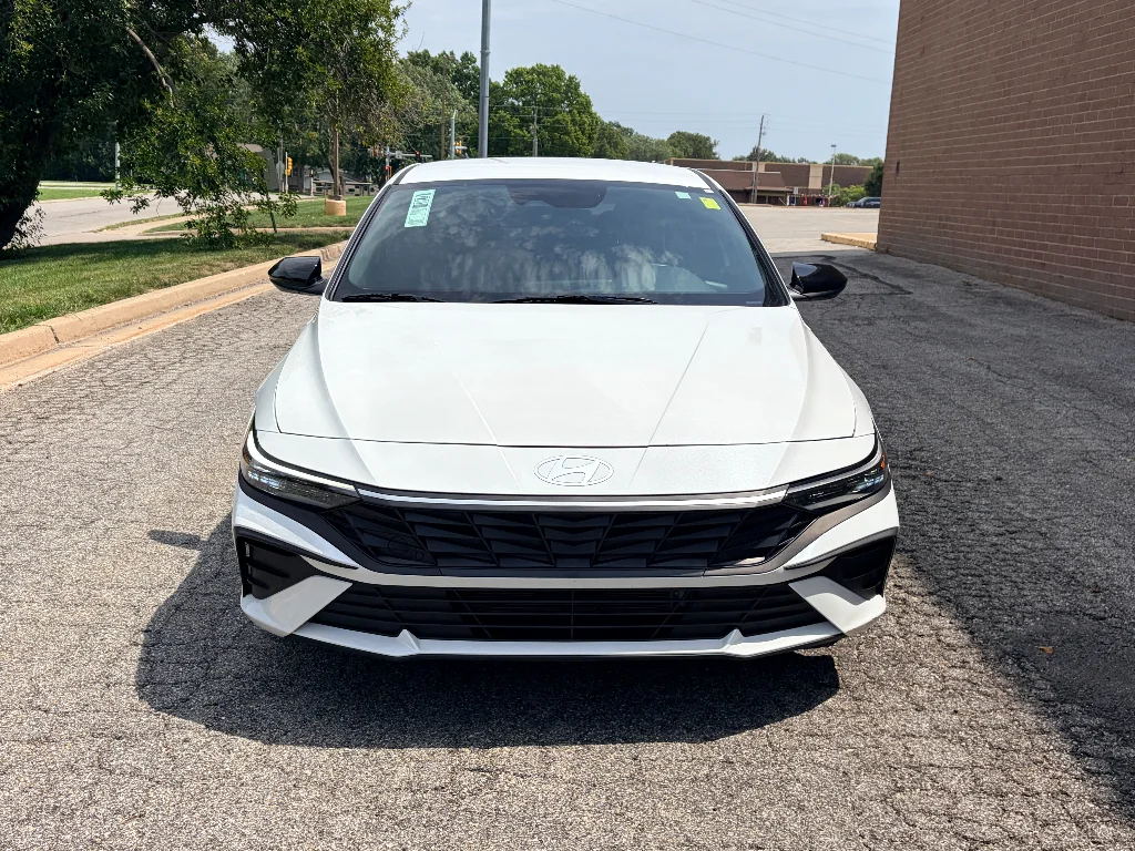 Used 2025 Serenity White Hyundai SEL Sport image 8