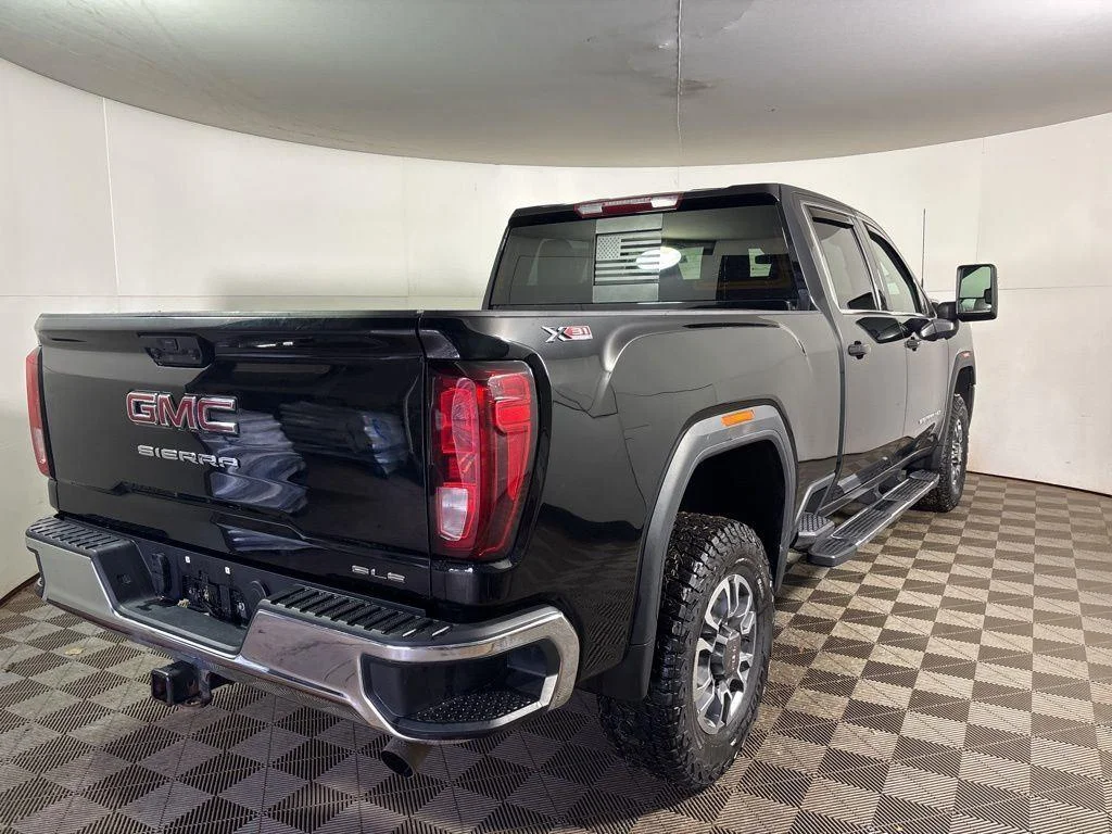Used 2024 Onyx Black GMC SLE image 18