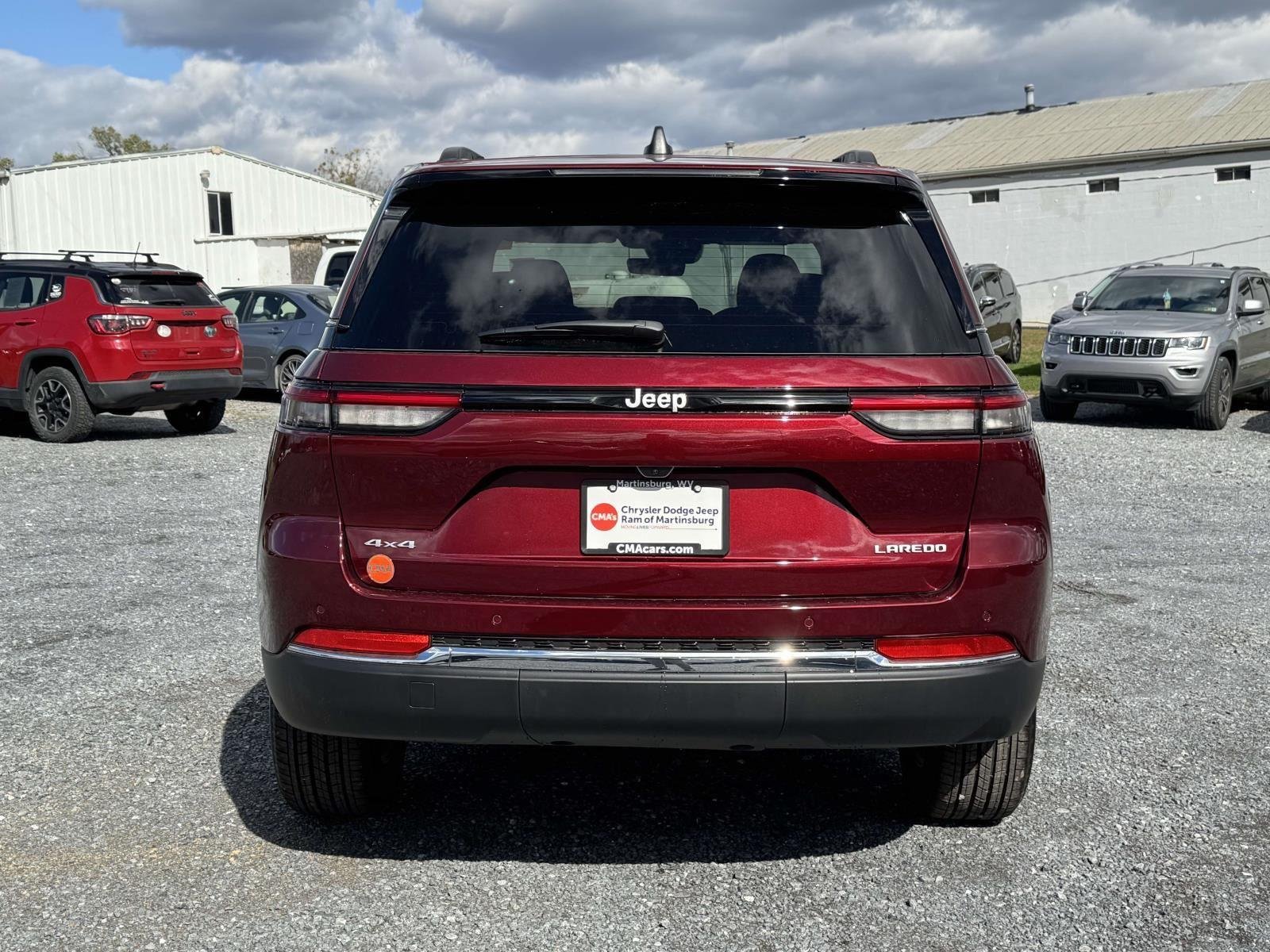 New 2025 Velvet Red Pearl-Coat Exterior Paint Jeep Laredo X image 20