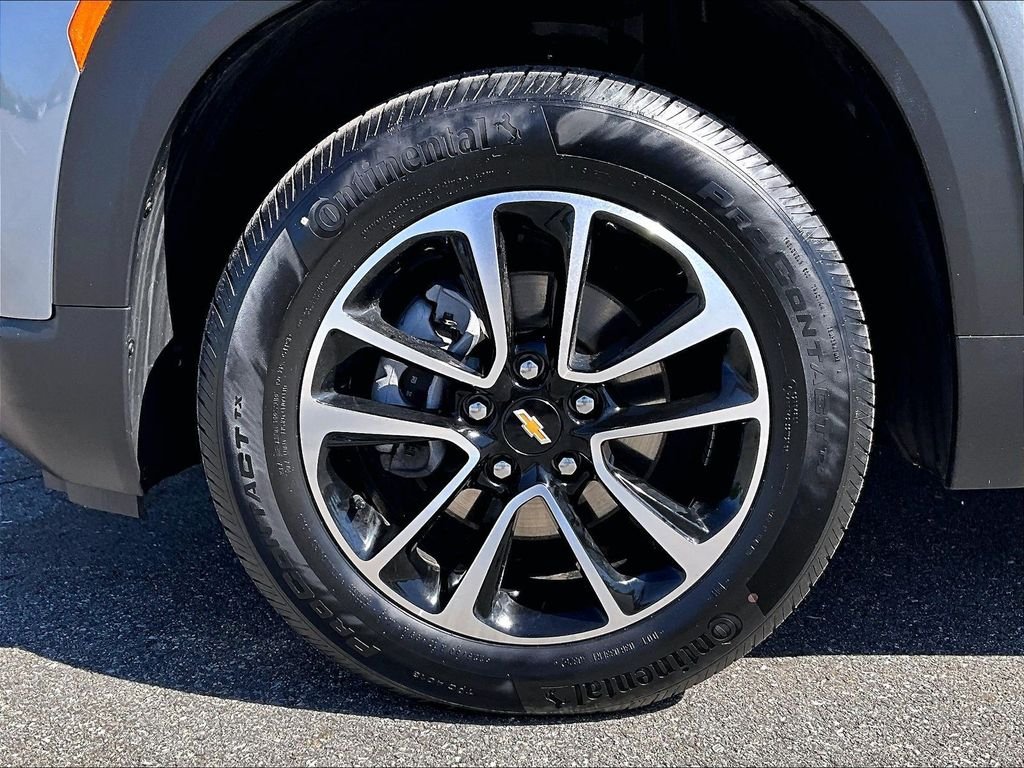 Used 2025 Gray Chevrolet LT image 7