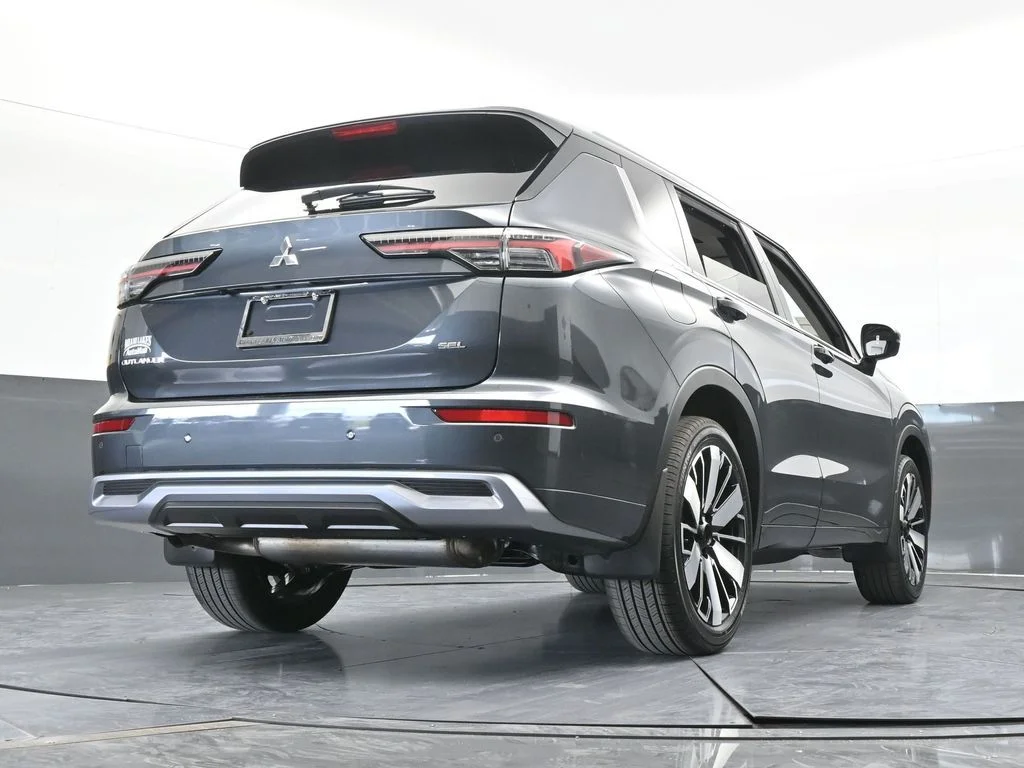 New 2026 Gray Mitsubishi SEL image 59