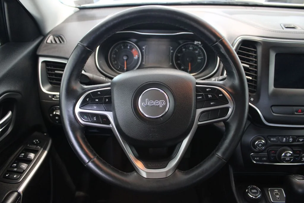 Used 2019 Bright White Clearcoat Jeep Latitude Plus image 24