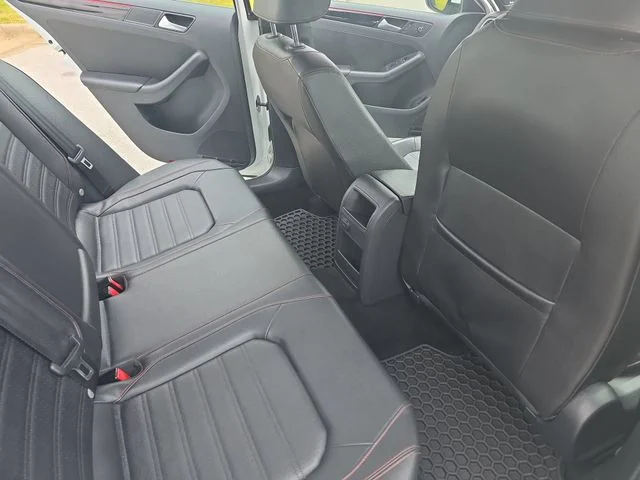 Used 2017  Volkswagen GLI image 12