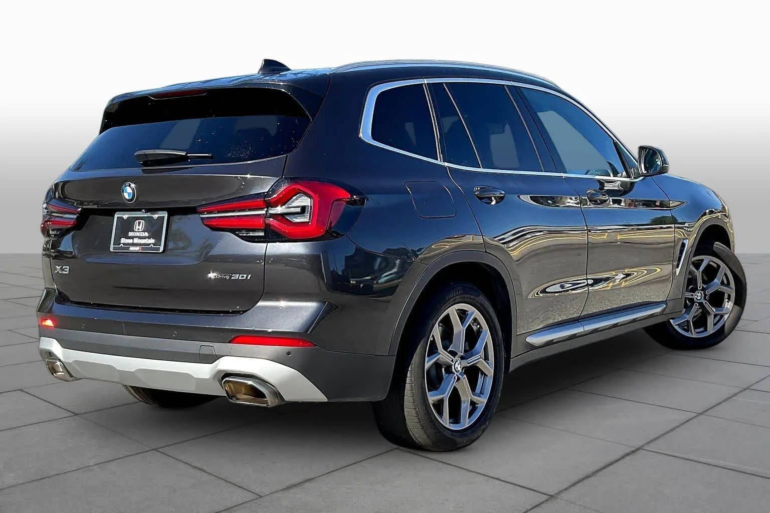 Used 2022 Brooklyn Grey Metallic BMW xDrive30i image 13