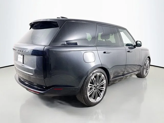 New 2026 Carpathian Gray Premium Metallic Land Rover SE image 5