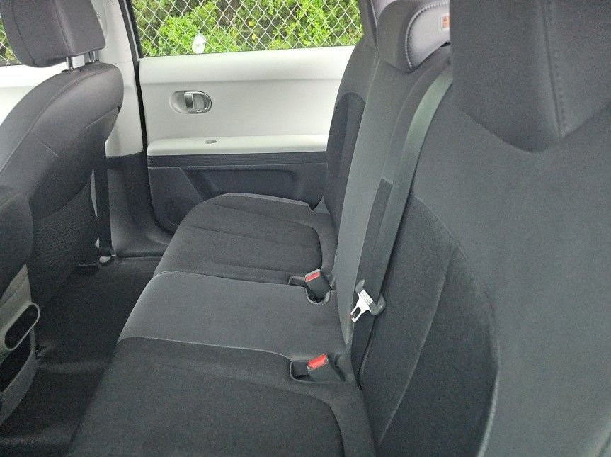 Used 2024 Gold Hyundai SEL image 7