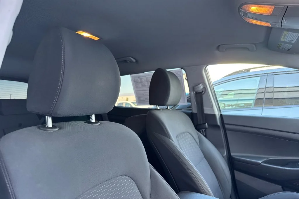 Used 2020 Noir Hyundai Value image 17