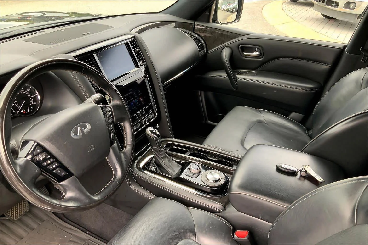 Used 2020 Black Obsidian INFINITI LUXE image 16
