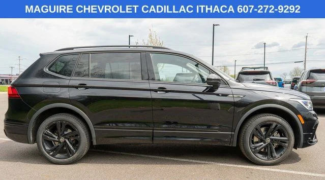 Used 2024 Black Volkswagen 2.0T SE R-Line Black image 5