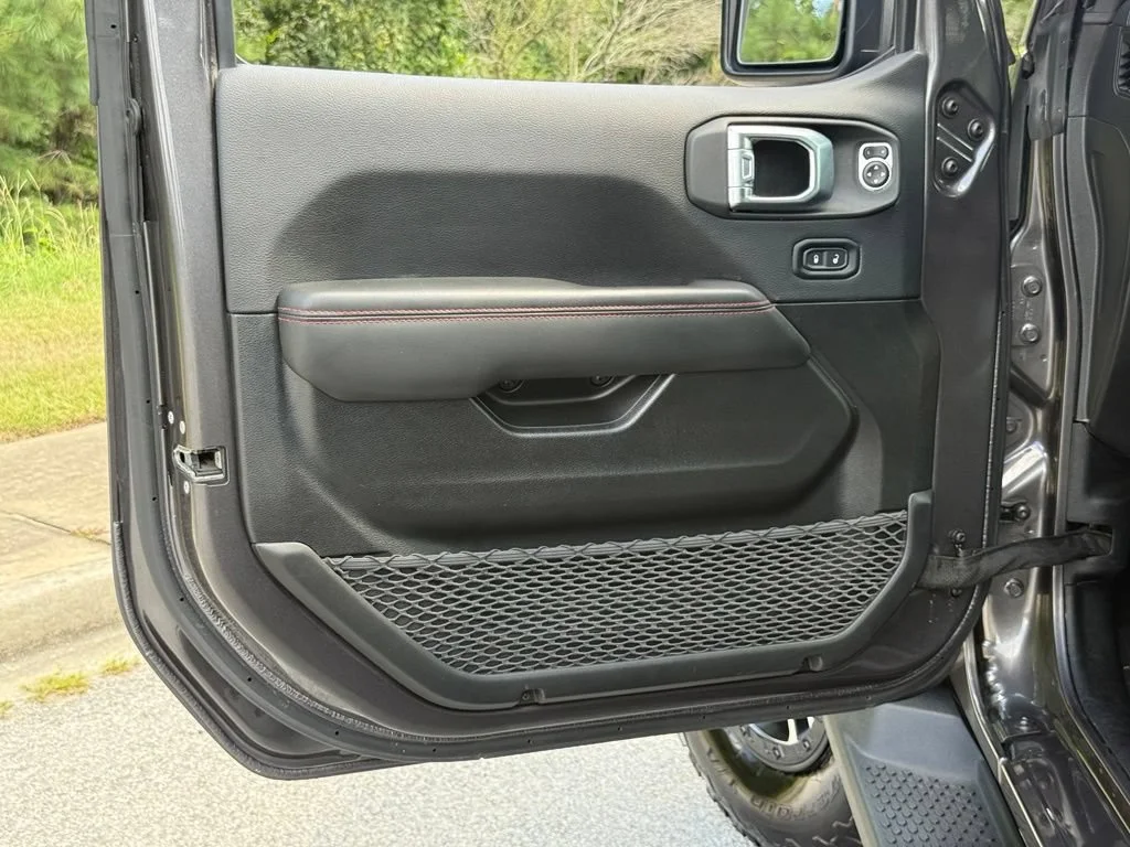 Used 2025 Gray Jeep 4-Door Recon 4x4 image 19