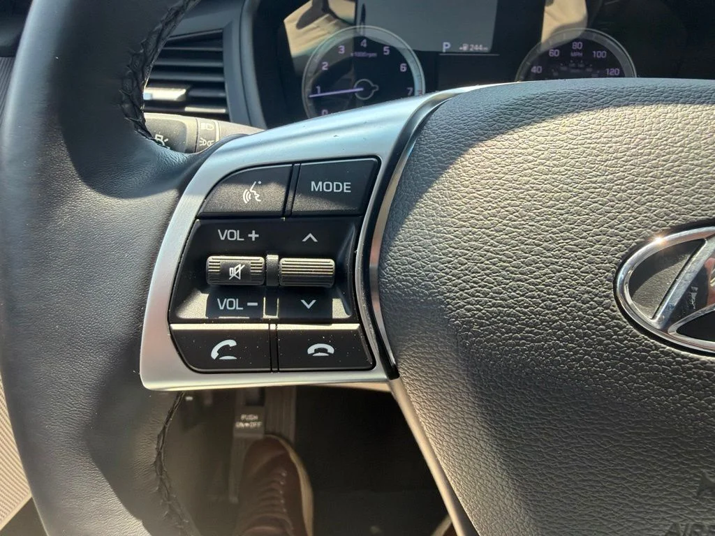 Used 2019 Red Hyundai SEL image 13