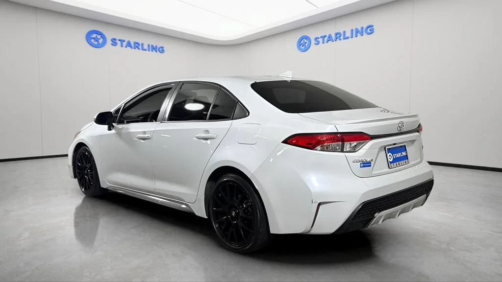 Used 2022 Off-white Toyota SE image 5