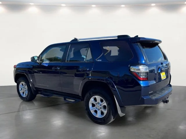 Used 2022 Blue Toyota SR5 Premium image 5