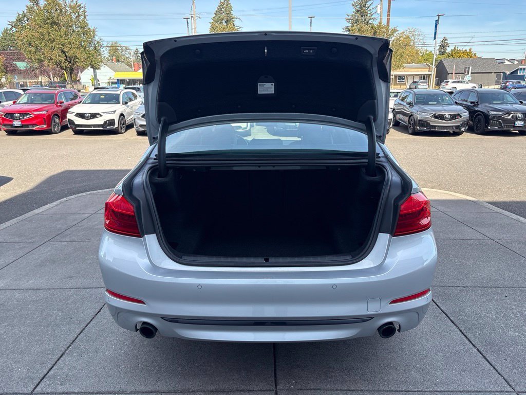 Used 2018 Glacier Silver Metallic BMW 530i xDrive image 9