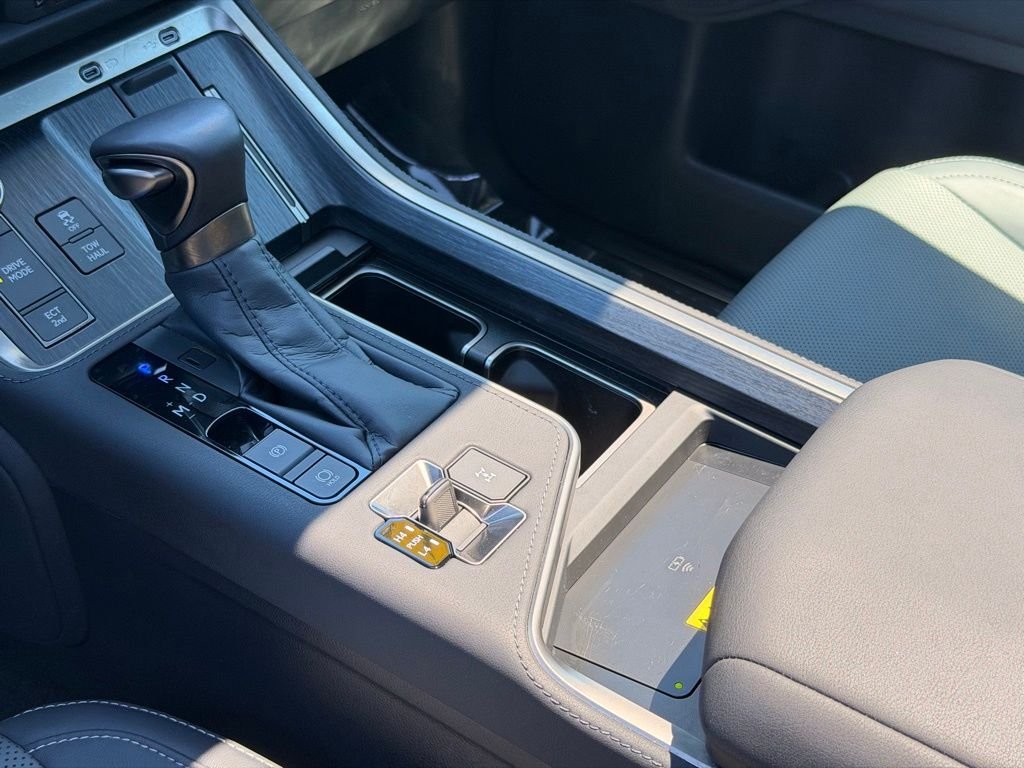 Used 2024  Lexus 550 Premium+ image 24