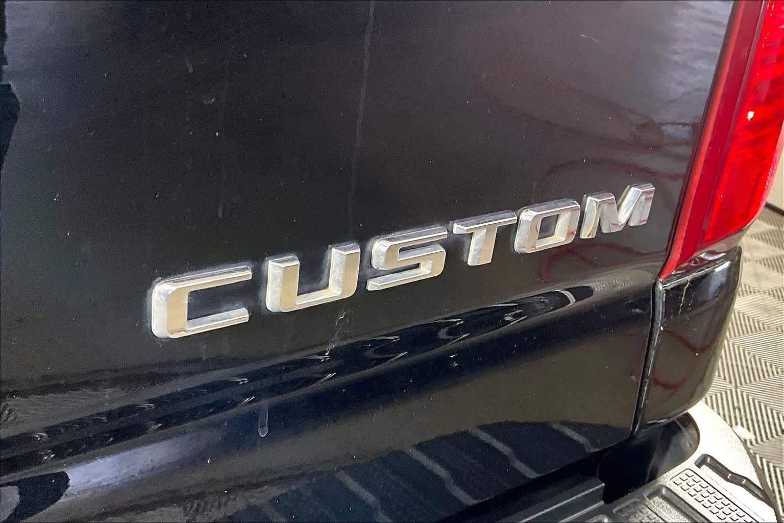 Used 2022 Black Chevrolet Custom image 10