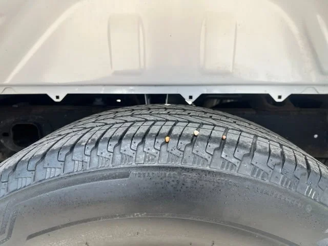 Used 2024 Summit White GMC Elevation image 9
