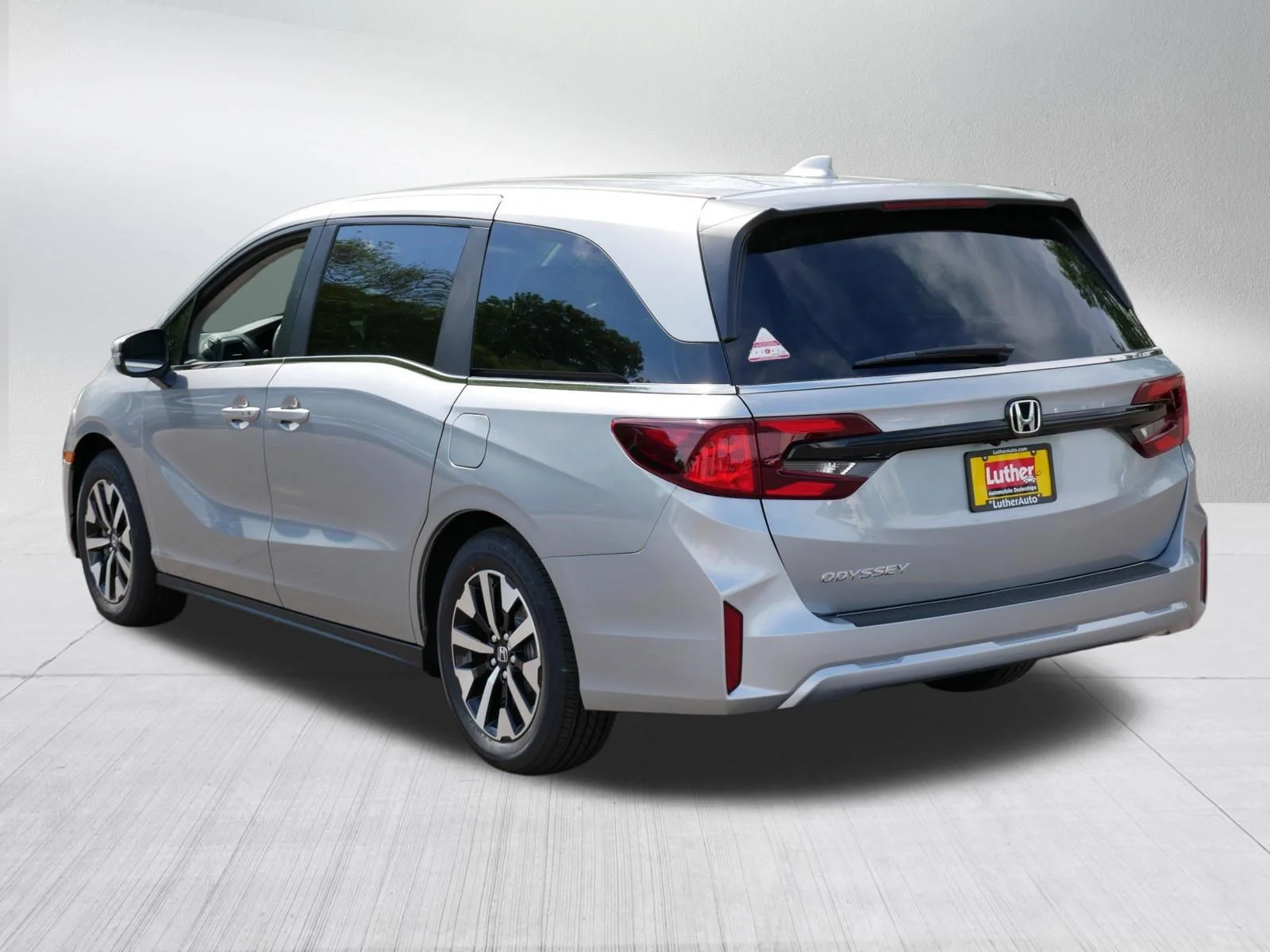 Certified Used 2026 Solar Silver Metallic Honda EX-L image 40