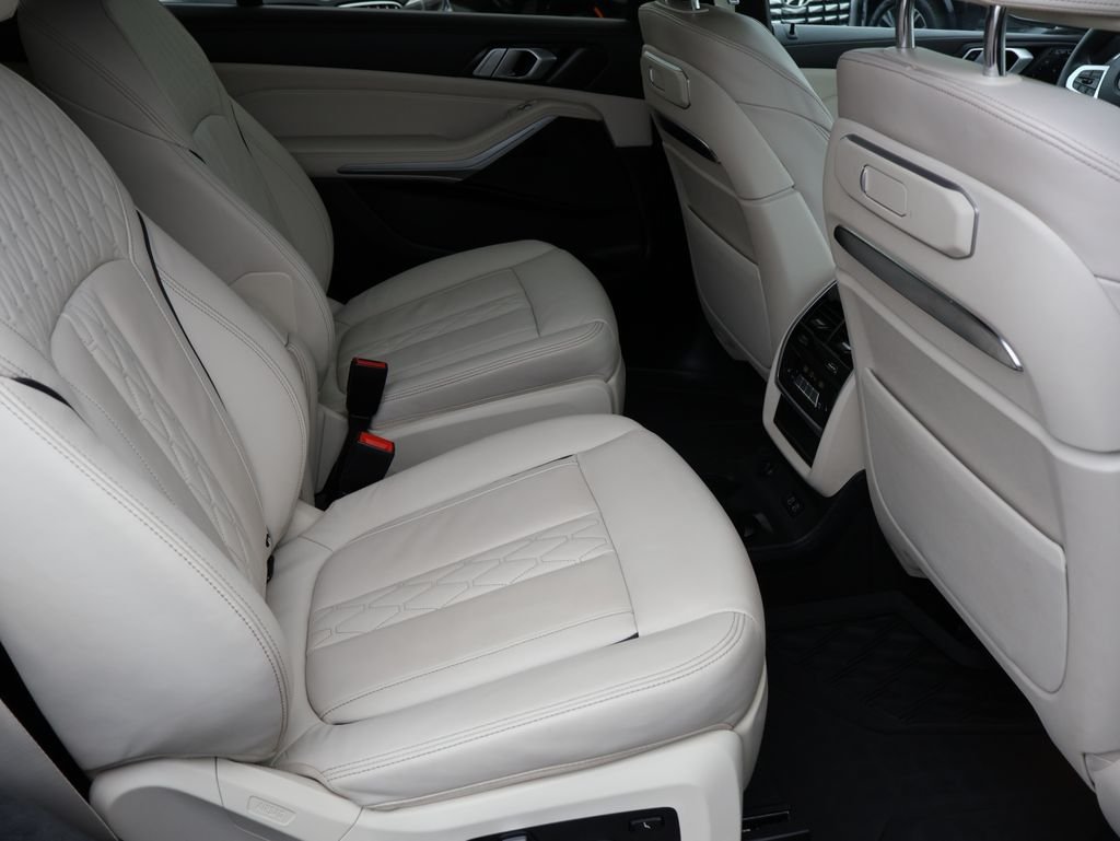 Used 2023 Carbon Black Metallic BMW xDrive40i image 13