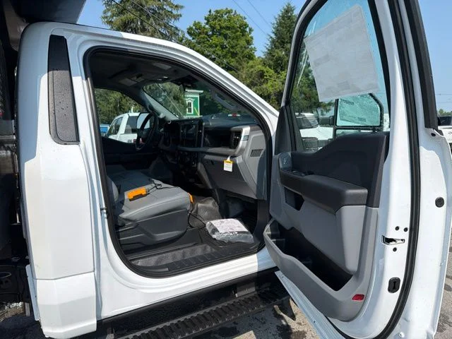 New 2026 Oxford White Ford F-550® XL image 29