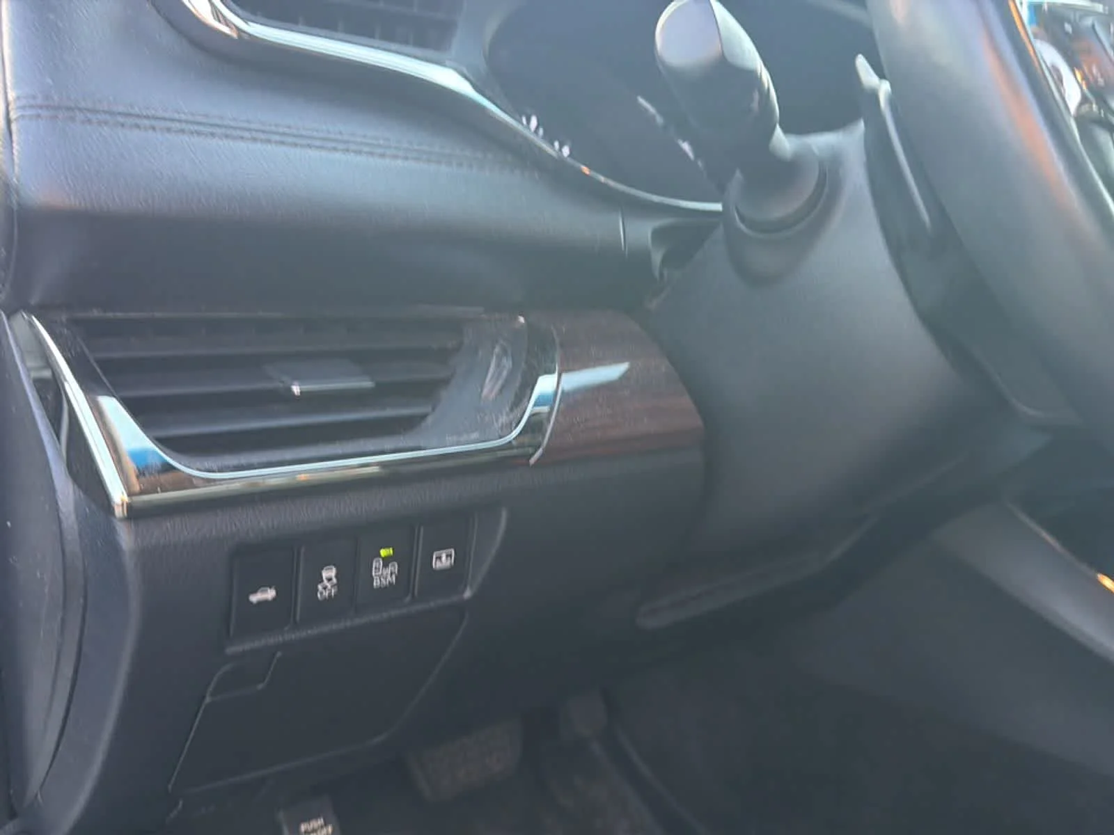 Used 2014 Blizzard Pearl Toyota Limited image 9