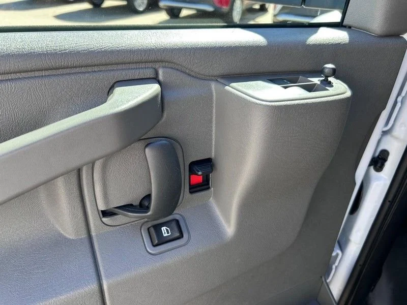 2025 GMC Savana Cargo Work Van - Photo 13