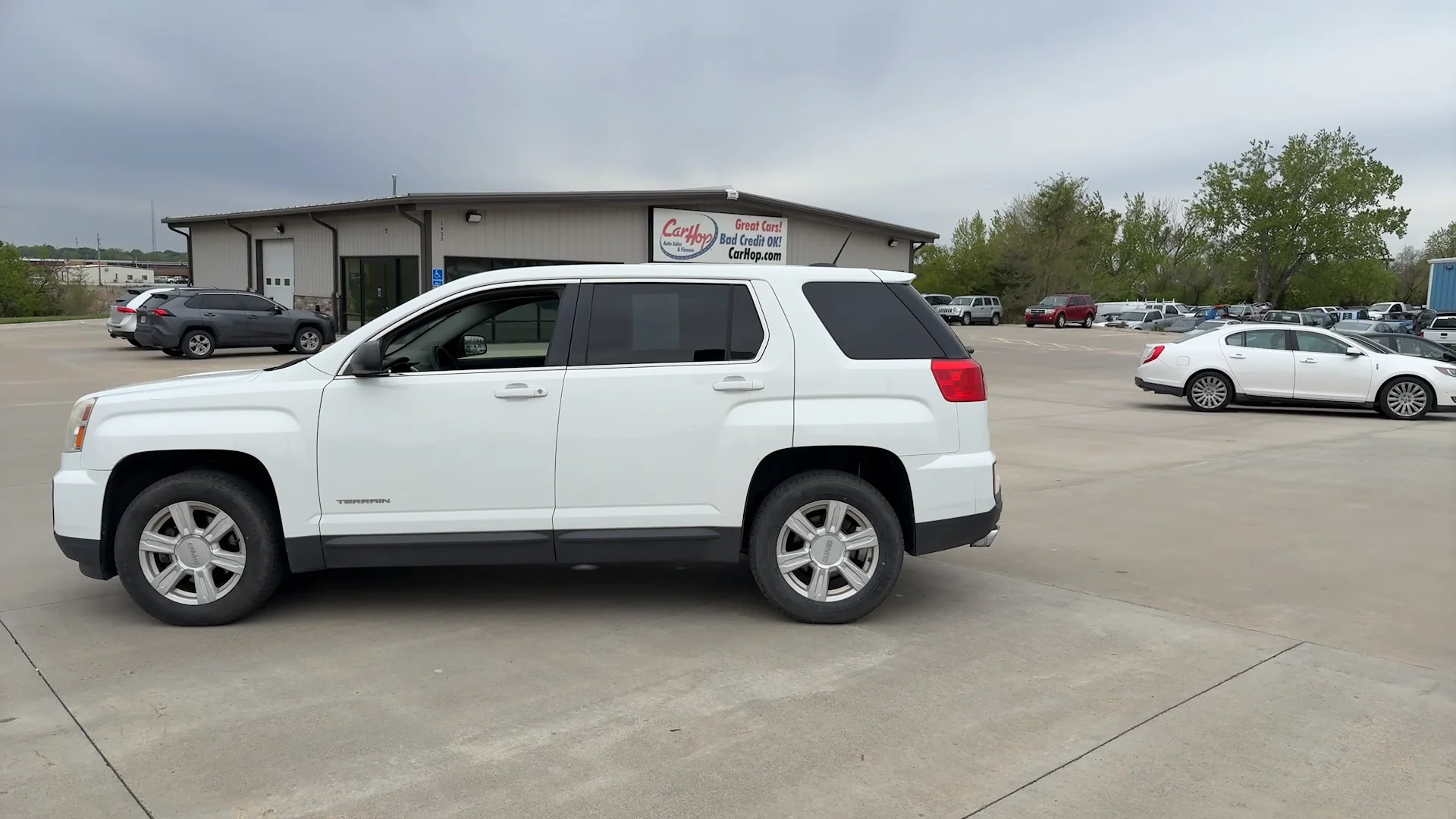 Used 2016 White Gmc SL image 8