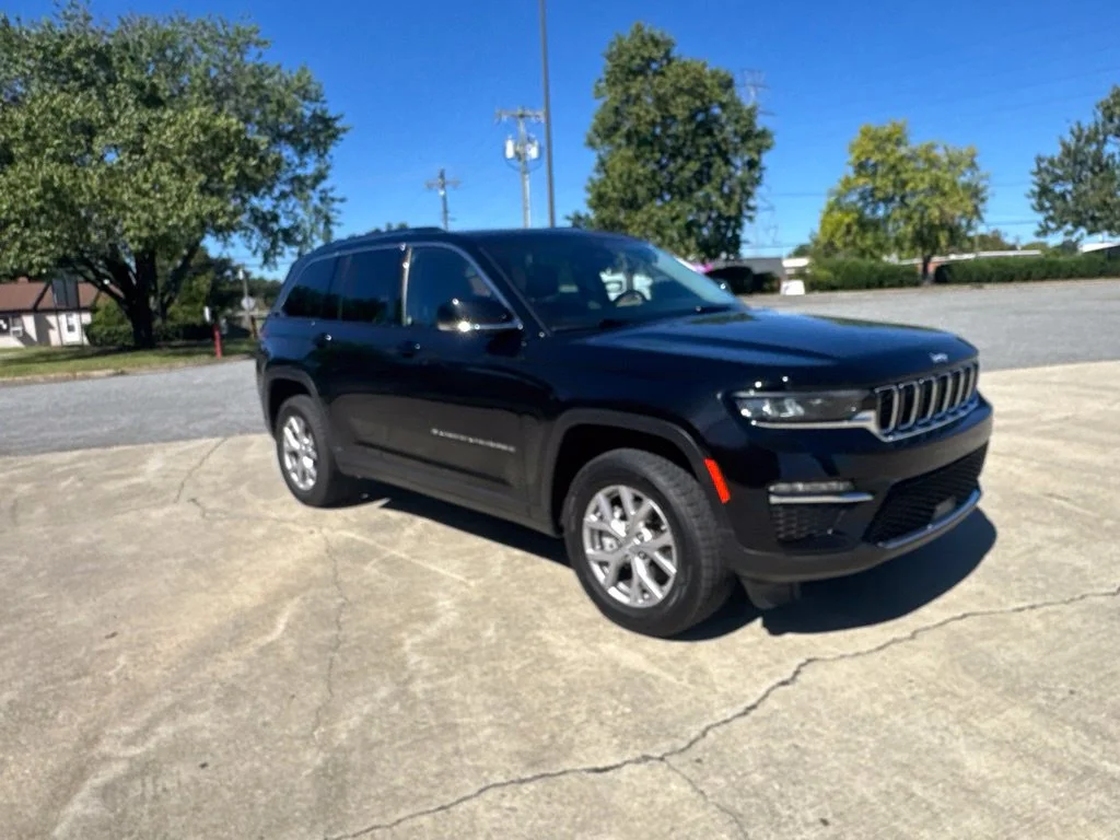 Used 2022 Black Jeep Limited image 4
