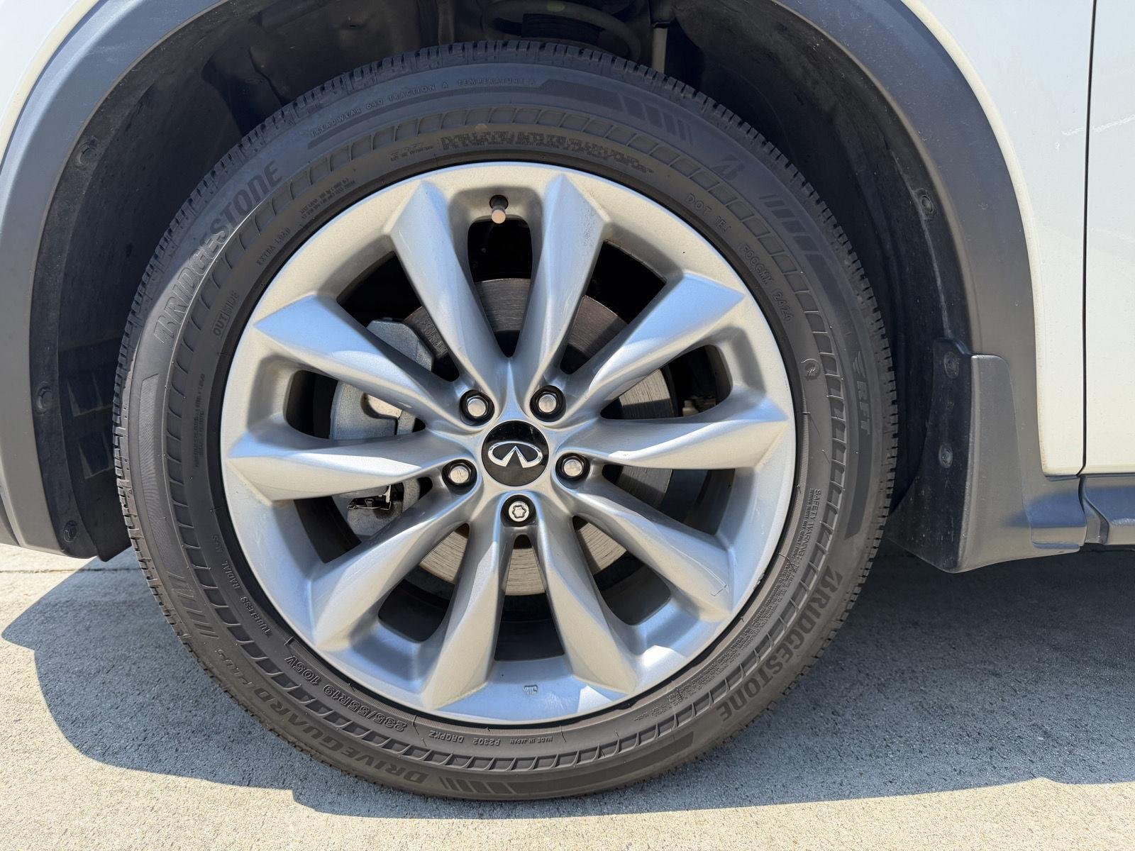 Used 2020 Majestic White INFINITI LUXE image 4
