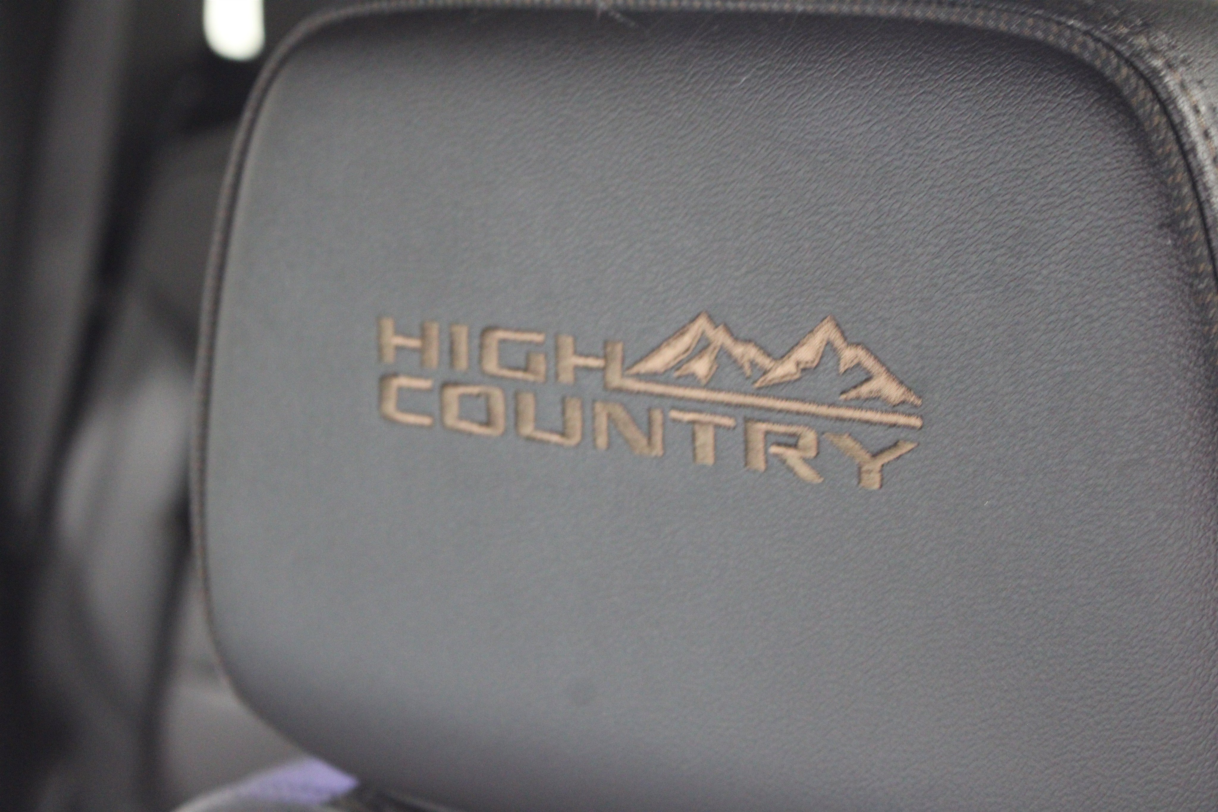 Used 2024 Iridescent Pearl Tricoat Chevrolet High Country image 5